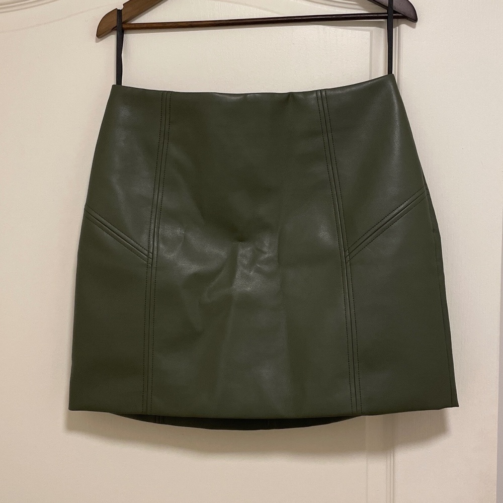 OLIVE Faux leather mini skirt - SIZE M
